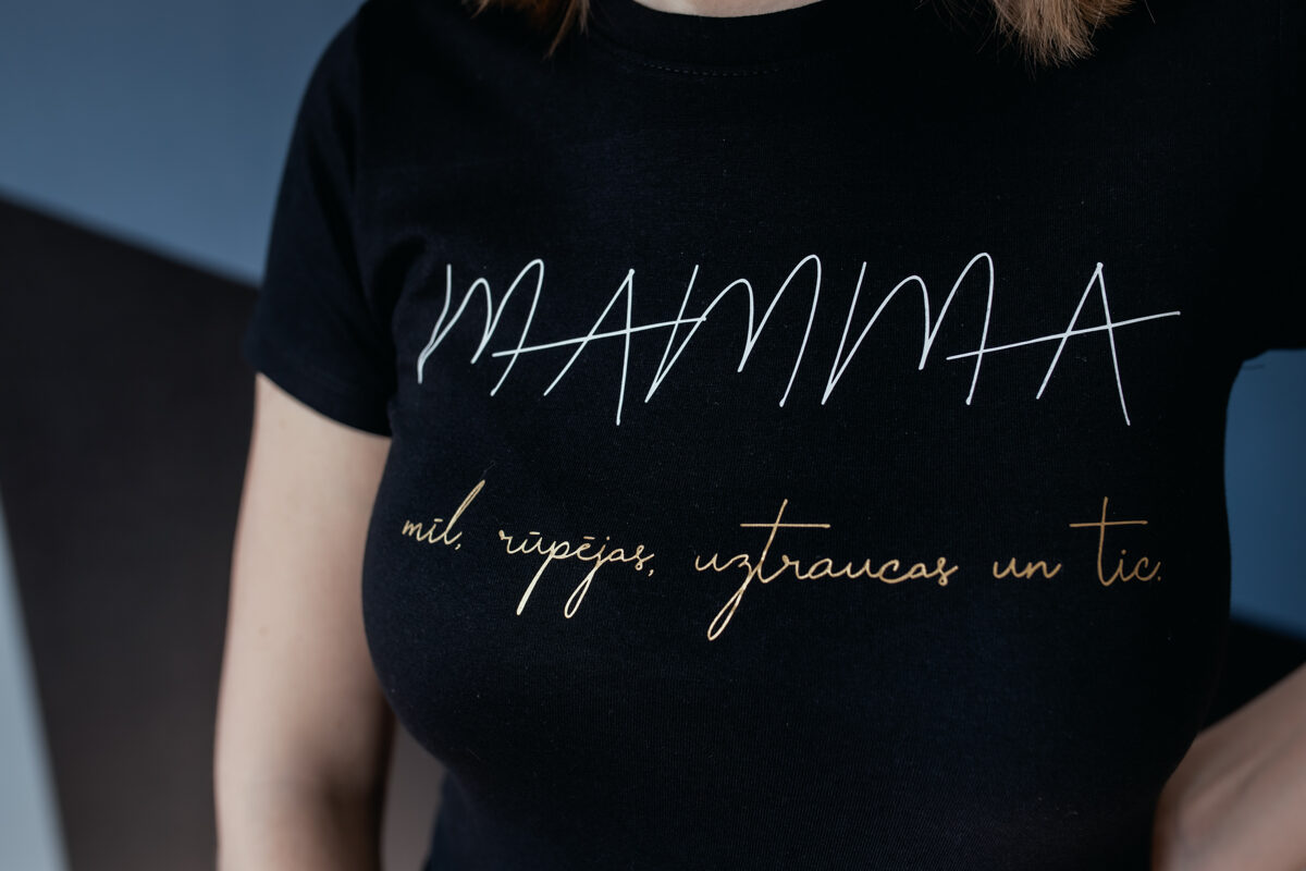 T-krekls MAMMA MĪL, RŪPĒJAS, UZTRAUCAS UN TIC sieviešu dažādu krāsu