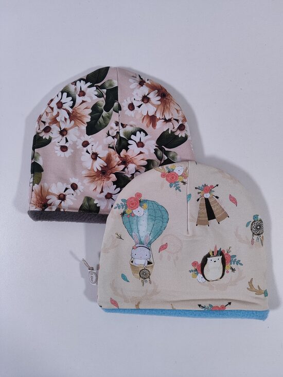 2gab cepures ar FLĪSA oderi ZIEDI 44-46cm