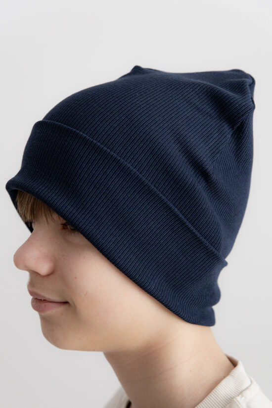 Cepure ar atloku TUMŠI ZILA