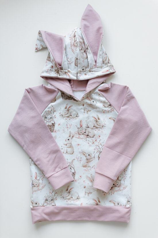 ZAĶIS vecrozā ar zaķēniem