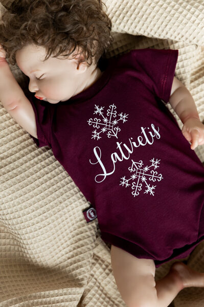 Bodijs LATVIETIS AR AUSTRAS KOKIEM īsroku bordo